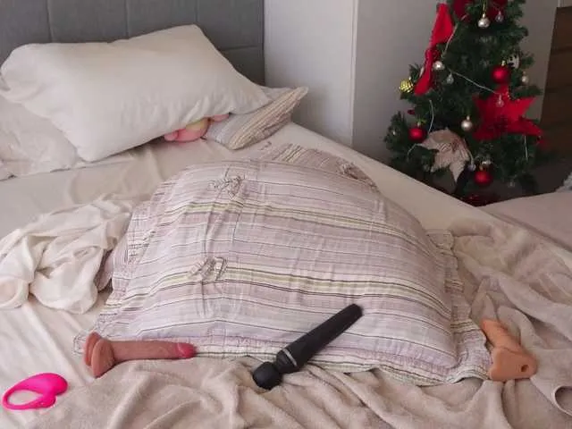 Live sex webcam photo for AyraLust #292585660