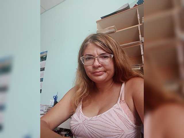 Live sex webcam photo for Ayrina69 #274330746