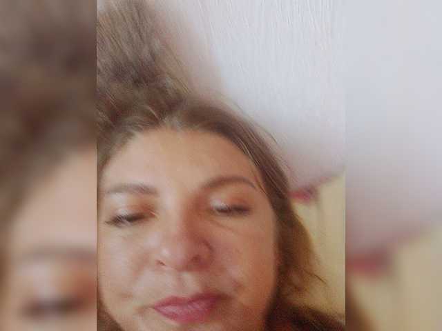 Live sex webcam photo for Ayrina69 #275620175