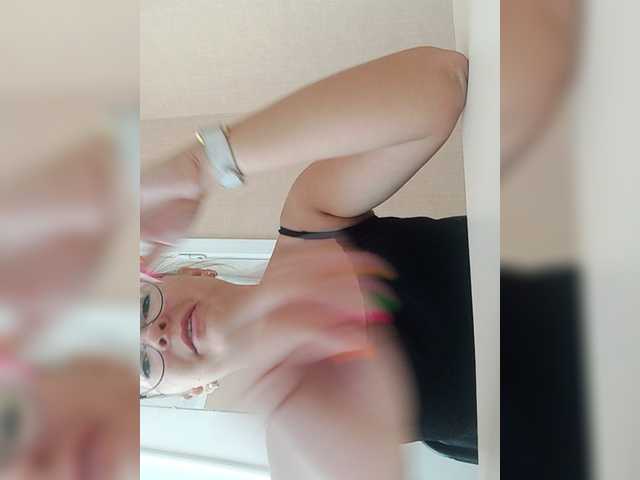 Live sex webcam photo for Ayrina69 #276010603