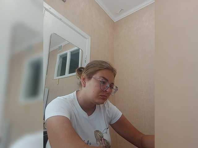 Live sex webcam photo for Ayrina69 #276071204