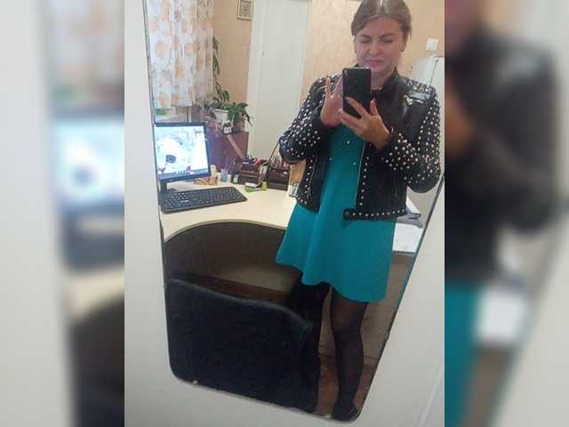 Live sex webcam photo for Ayrina69 #276562504