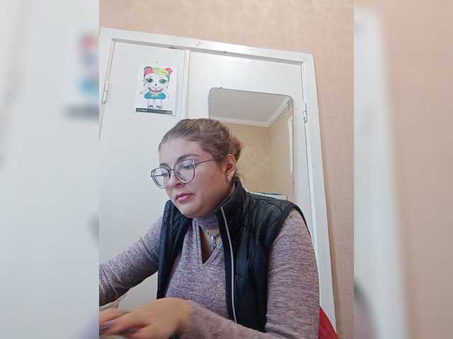 Live sex webcam photo for Ayrina69 #276618554