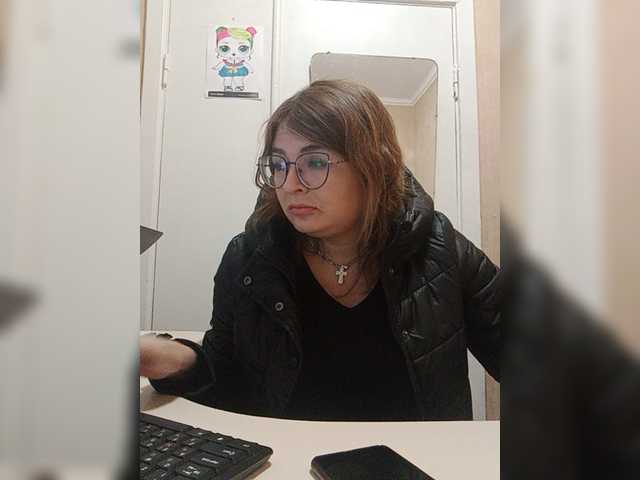 Live sex webcam photo for Ayrina69 #276912401