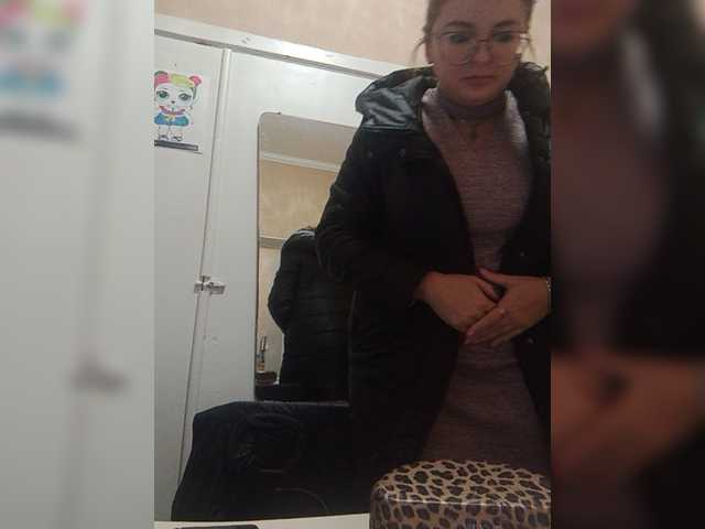 Live sex webcam photo for Ayrina69 #276919645