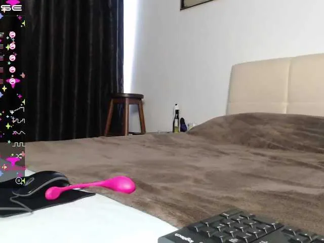 Live sex webcam photo for AyshaEmma #272987686