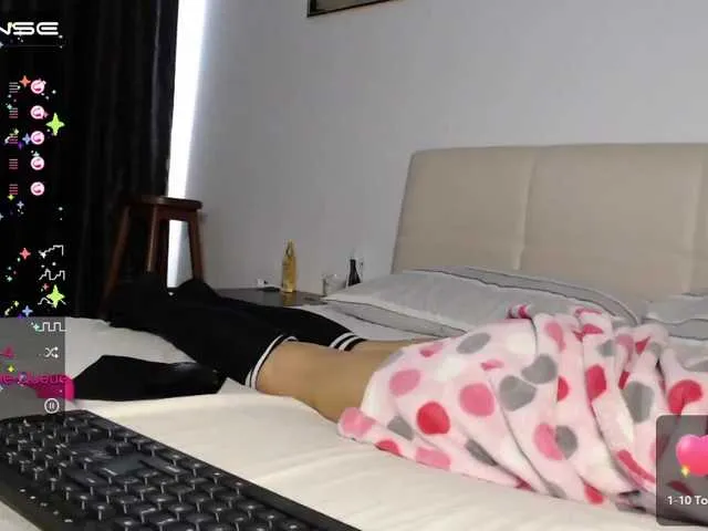 Live sex webcam photo for AyshaEmma #273502952