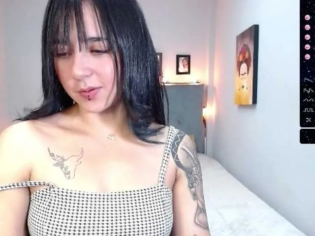 Live sex webcam photo for Azul69- #272288731