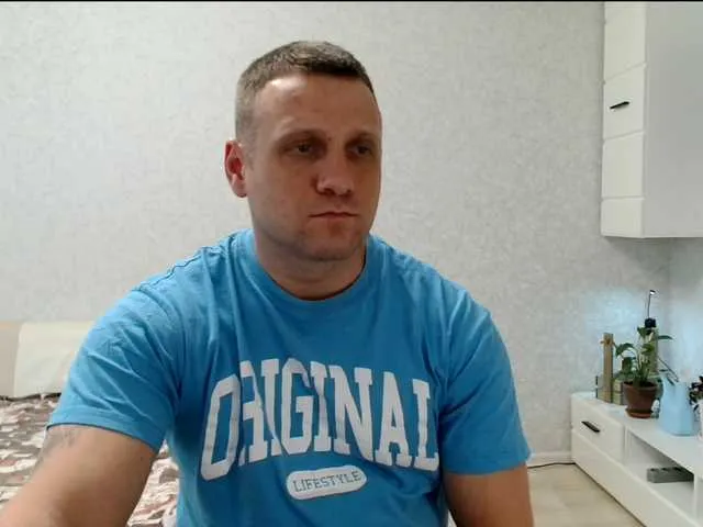 Live sex webcam photo for B-L-O-N-D #290895507