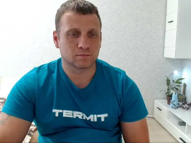 Live sex webcam photo for B-L-O-N-D #291439021