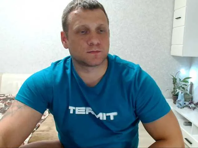 Live sex webcam photo for B-L-O-N-D #291440869