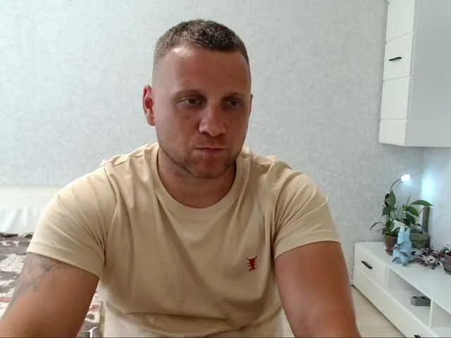 Live sex webcam photo for B-L-O-N-D #291494672