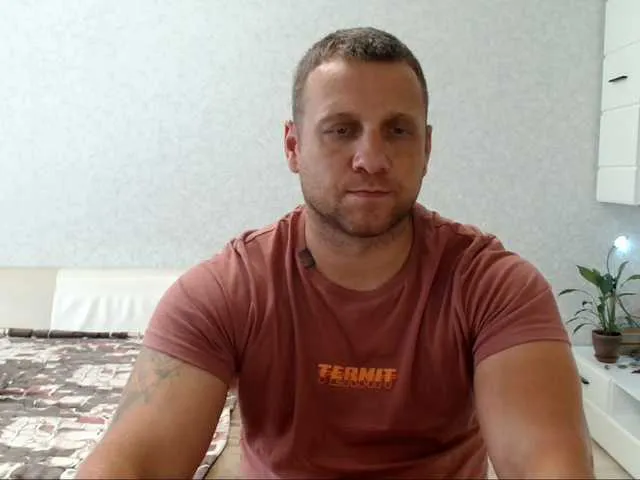 Live sex webcam photo for B-L-O-N-D #291576483