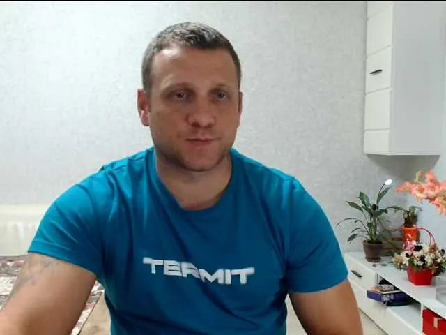 Live sex webcam photo for B-L-O-N-D #291643138