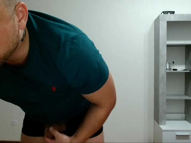 Live sex webcam photo for B-L-O-N-D #292166252