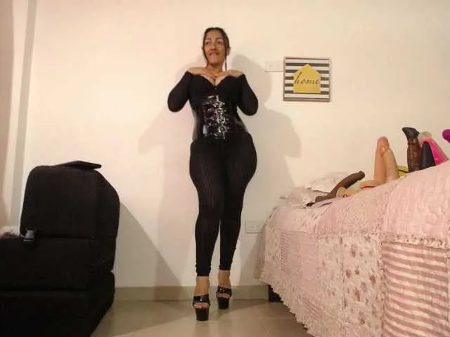 Live sex webcam photo for BEAUTY-ASS #292342564