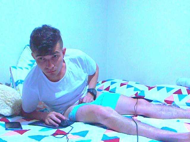 Live sex webcam photo for BIGBOYLOBO #275433354