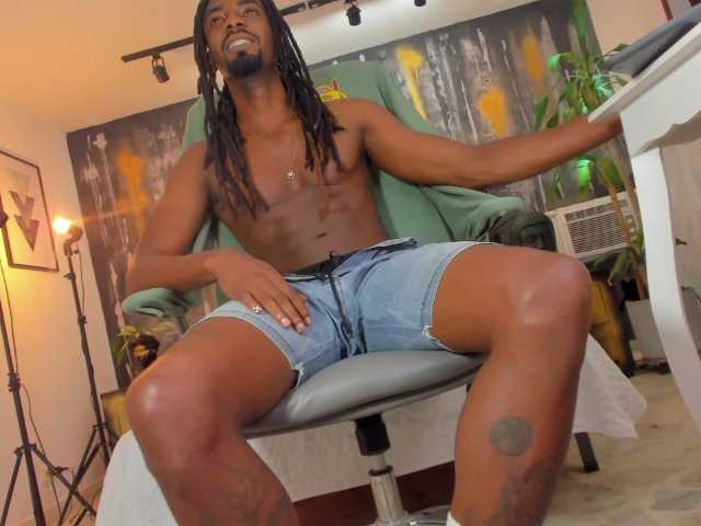 Live sex webcam photo for BIGMALKONG #276239361