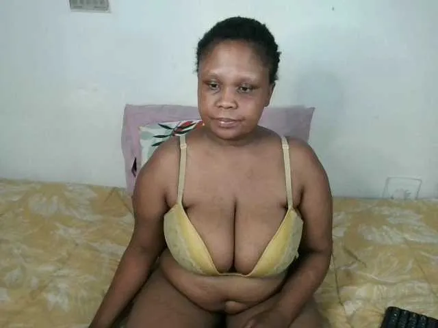 Live sex webcam photo for BIGTITTISXX #290862590