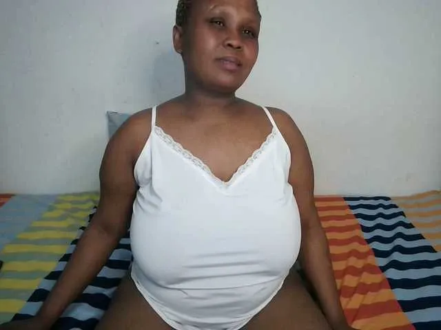 Live sex webcam photo for BIGTITTISXX #291254577