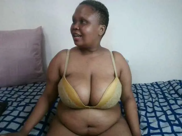 Live sex webcam photo for BIGTITTISXX #292181346