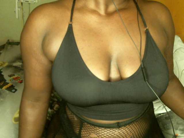 Live sex webcam photo for BLACKQUEEN344 #291037489