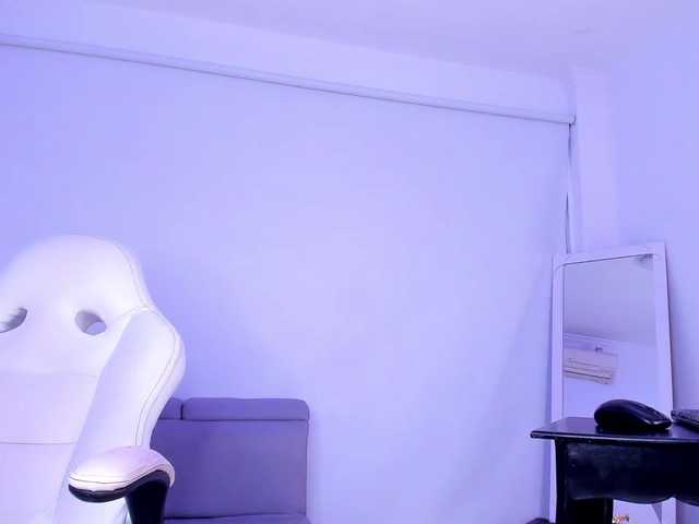 Live sex webcam photo for BLOOM222 #276280763