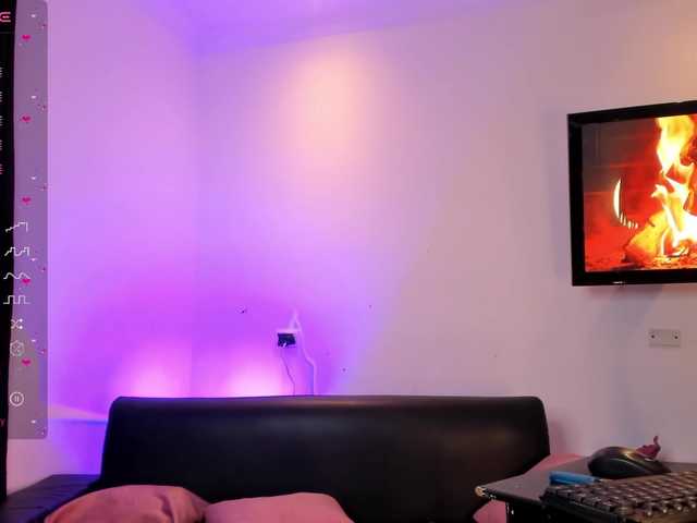 Live sex webcam photo for BLOOM222 #277084154