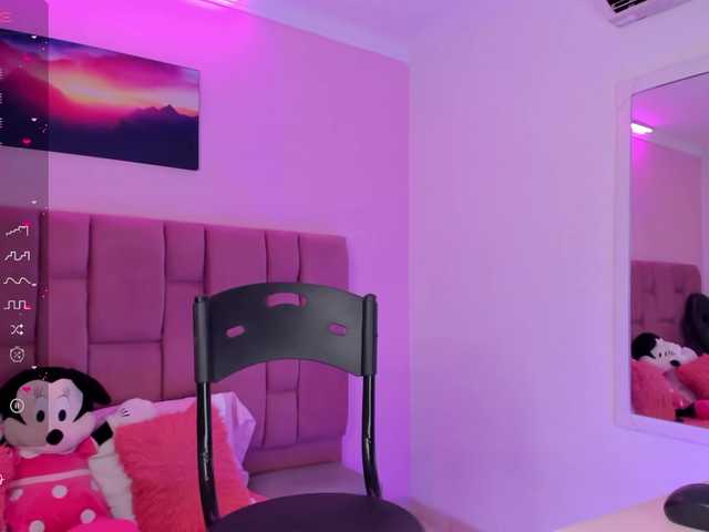 Live sex webcam photo for BLOOM222 #277203630