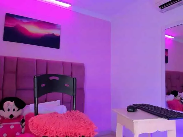 Live sex webcam photo for BLOOM222 #277356112