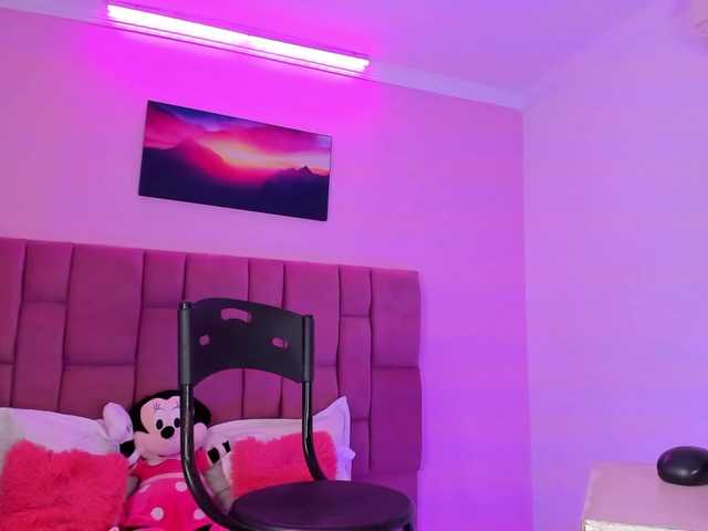 Live sex webcam photo for BLOOM222 #277403898