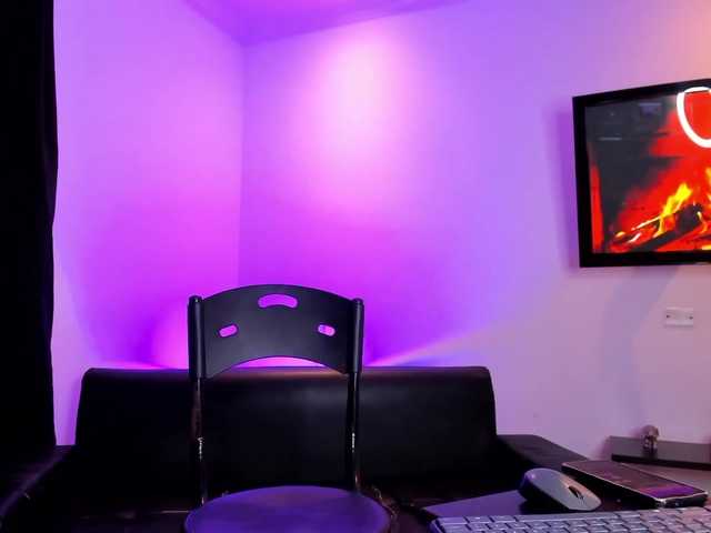 Live sex webcam photo for BLOOM222 #277603416