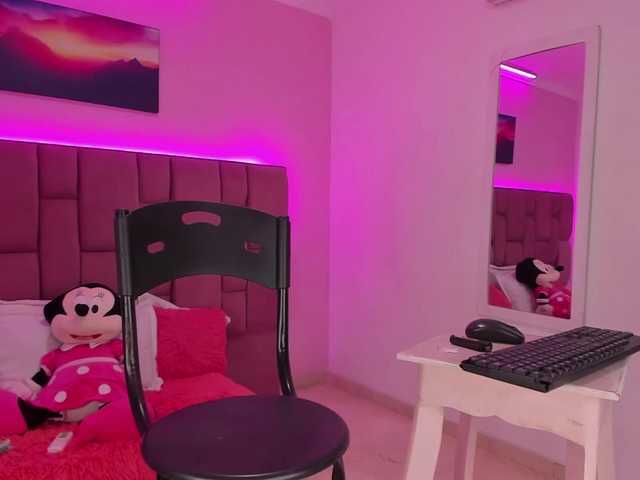 Live sex webcam photo for BLOOM222 #277671169