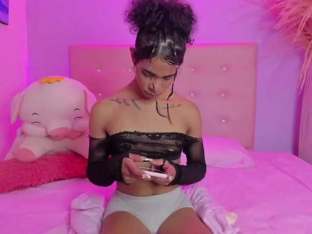 Live sex webcam photo for BLOOM222 #289254827