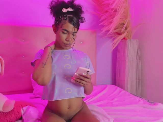 Live sex webcam photo for BLOOM222 #289714057