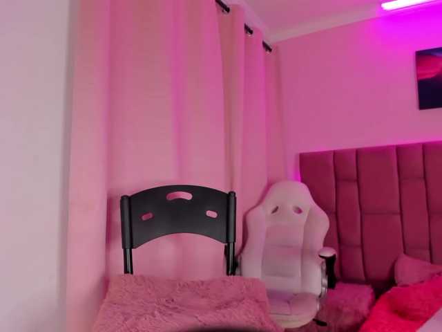 Live sex webcam photo for BLOOM222 #289852666