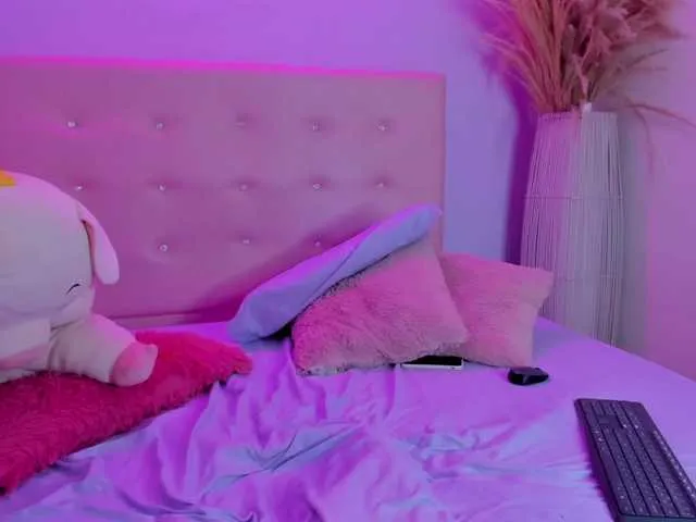 Live sex webcam photo for BLOOM222 #289942520