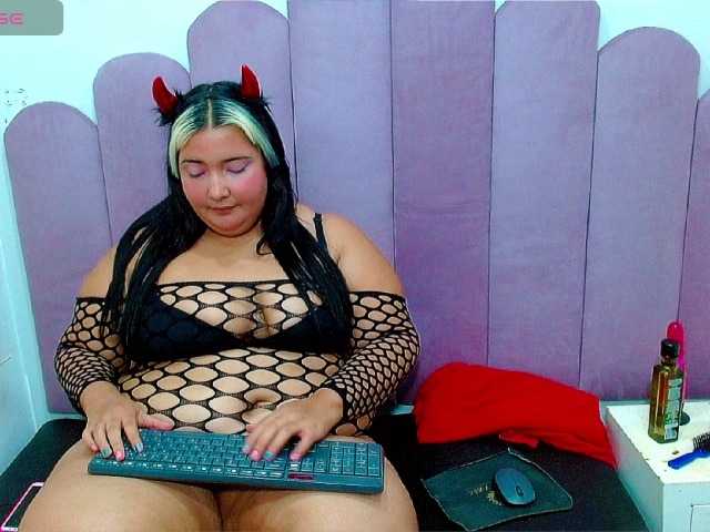 Live sex webcam photo for BURNINGROSEBBW22 #277401569