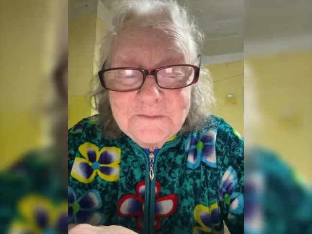 Live sex webcam photo for Babulya #277786023