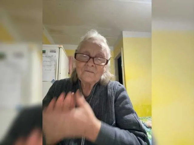 Live sex webcam photo for Babulya #277832764