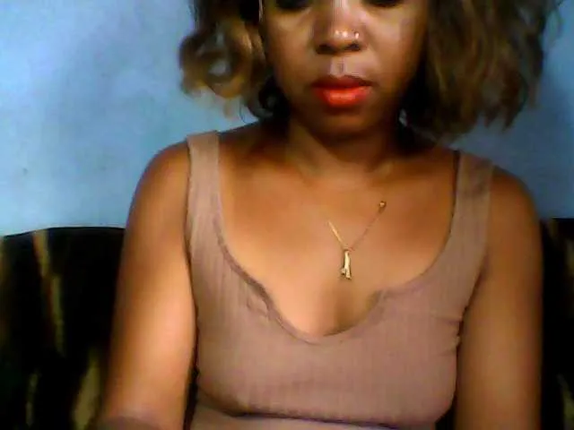 Live sex webcam photo for Baby-giiirl23 #290365743