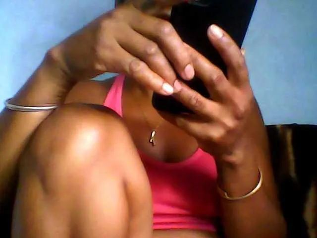 Live sex webcam photo for Baby-giiirl23 #290393004