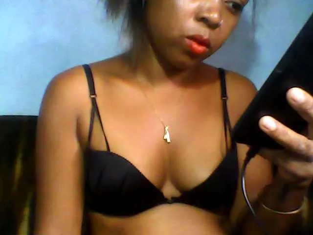 Live sex webcam photo for Baby-giiirl23 #290399918