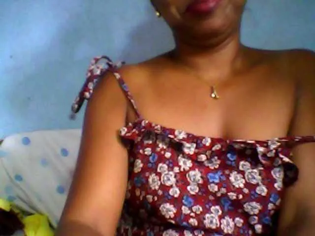 Live sex webcam photo for Baby-giiirl23 #290875885