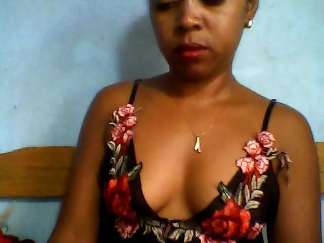 Live sex webcam photo for Baby-giiirl23 #290888356