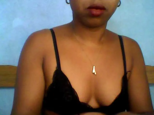 Live sex webcam photo for Baby-giiirl23 #290895394
