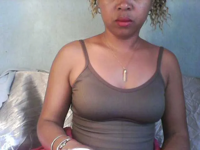 Live sex webcam photo for Baby-giiirl23 #291622307