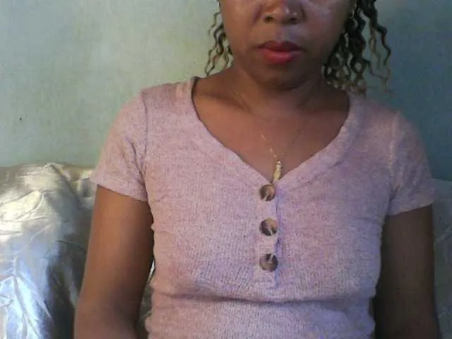 Live sex webcam photo for Baby-giiirl23 #291634281