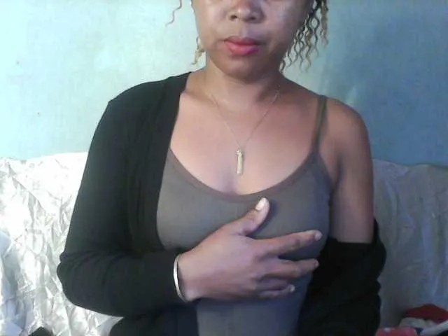 Live sex webcam photo for Baby-giiirl23 #291669302