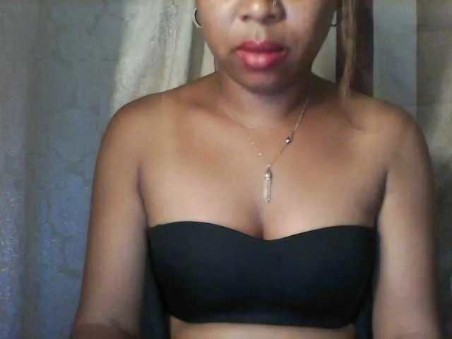 Live sex webcam photo for Baby-giiirl23 #292189158